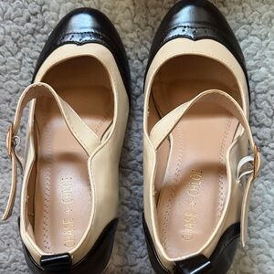 Chase + Chloe Women's Black and Cream Flats